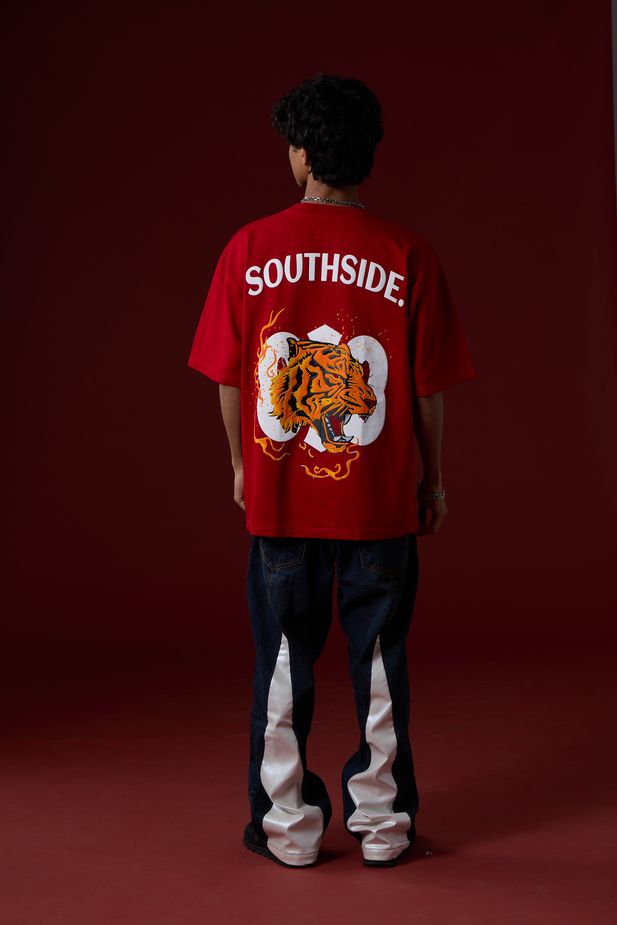 Red Claw – Oversized Unisex T-Shirt