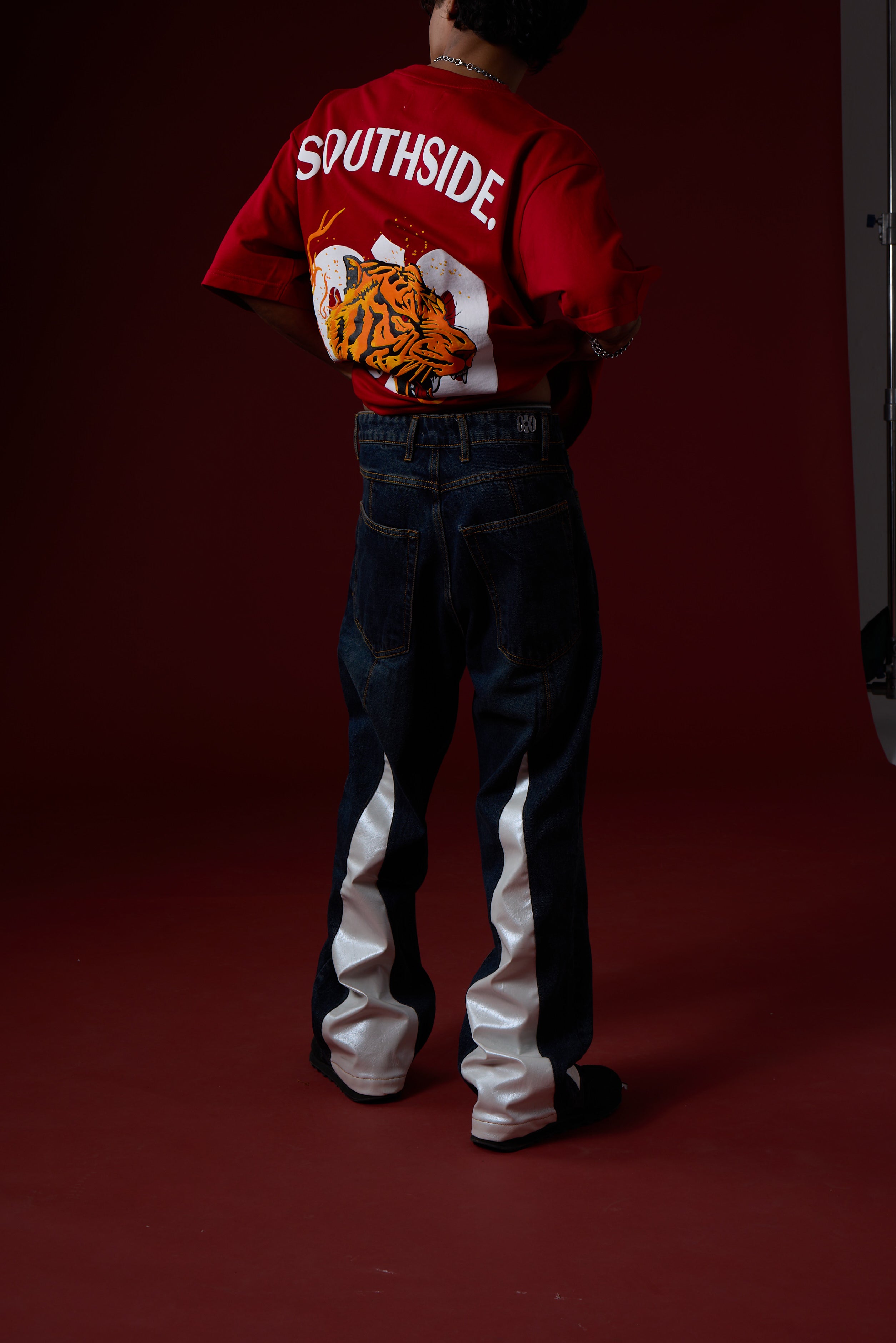 Red Claw – Oversized Unisex T-Shirt