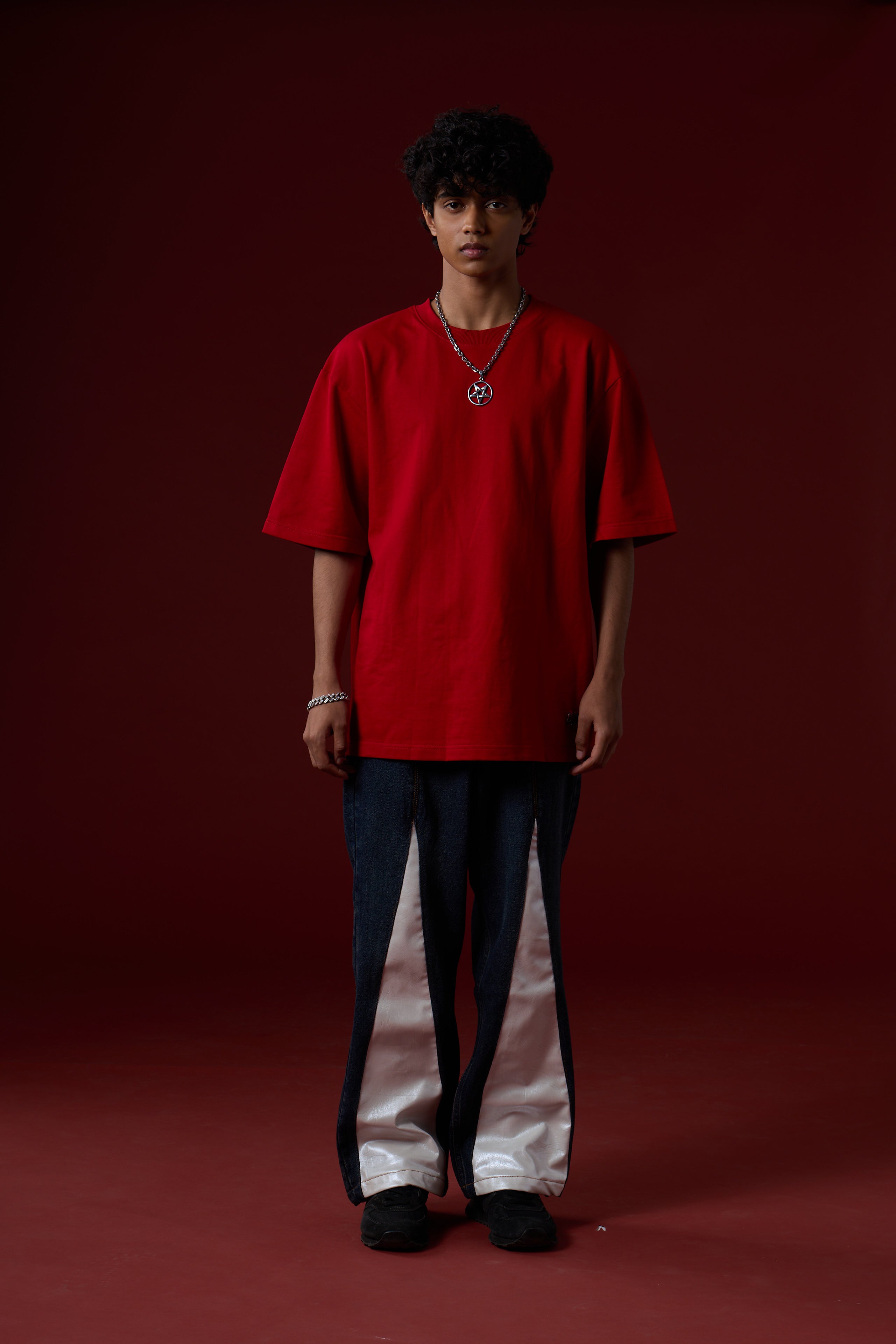 Red Claw – Oversized Unisex T-Shirt