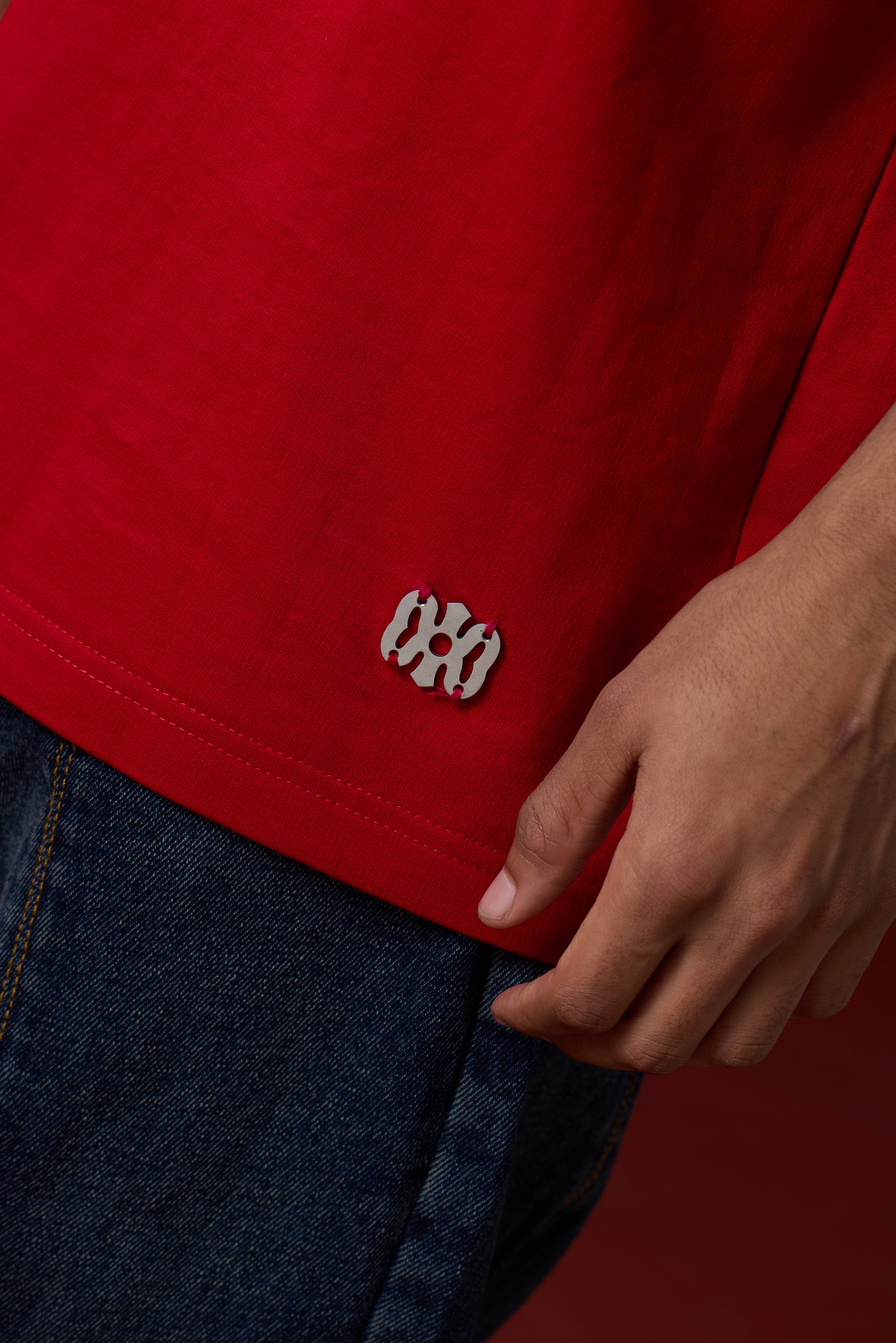 Red Claw – Oversized Unisex T-Shirt